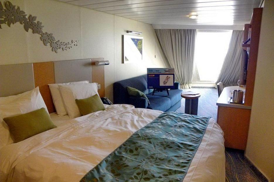 Каюта «С окном (Ocean View)» — Allure of the Seas