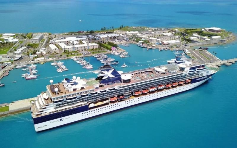 Лайнер Celebrity Summit